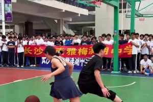 这是我见过篮球最强的英语老师！！！