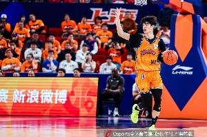 上海男篮夺冠！偰李永炜在社交媒体分享夺冠照片：我们成功了
