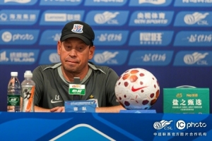 斯卢茨基：金顺凯被初步诊断为肋骨骨折，将在大连医院接受治疗