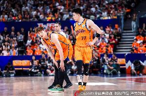 张镇麟透露：王哲林在北京时已腰伤严重，却仍坚守队长之位
