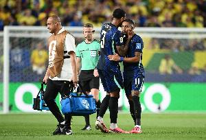 ESPN报道:拉菲尼亚周二进行轻微训练,但面对挪威的比赛他可能不会出场