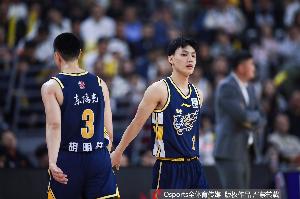 朱芳雨透露：徐杰、胡明轩因伤病被调整出国家队 小胡膝盖受损