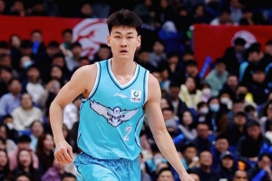 记者：青岛男篮与王睿泽、赵嘉义、吕俊虎已达成续约意向