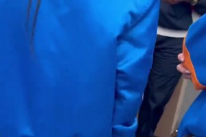 热爱！马布里和尼克斯球迷包机前往克利夫兰观看东决G4