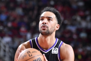 西甲场均得分12.5分&三分球命中率42%，西媒称特雷·莱尔斯渴望回归NBA