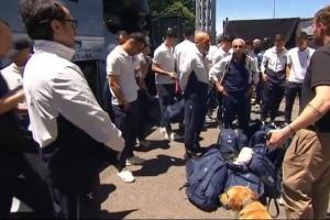 遭质疑双重标准！乌兹别克斯坦抵达美国后遭遇严格搜查，甚至动用缉毒犬