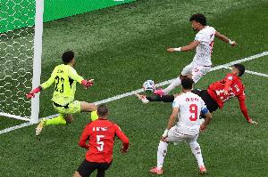 雷扎伊扬全场表现：3次射门1次射中1次拦截4次抢断，得分6.8