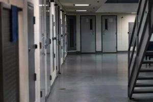 太阳报：世界杯醉酒闹事球迷或被囚禁于黑帮横行塔兰特监狱