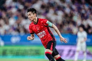 《中超半程本土球员TOP10榜单揭晓：韦世豪领跑MVP，张玉宁与塞鸟同列榜单》