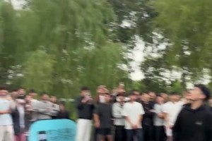 模仿到了神韵？中国版SGA校园行疯狂造犯规