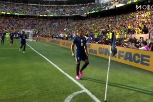 巴西2-1领先埃及！拉菲尼亚倒三角助攻！恩德里克包抄打门得手！
