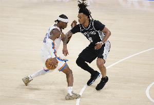 《Skip表现欠佳：上半场失误8次、罚球失准4球，却仅以3分差距落后马刺》