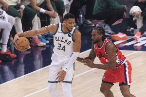 海啸级交易？记者曝热火计划签下两位顶级球星，目标是字母哥和小卡