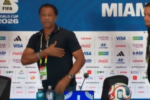 尊重!佛得角主帅赛后新闻发布会上获掌声