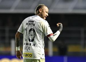 《据ESPN报道,内马尔预计在两周至三周内恢复,尚不确定其能否参与世界杯首场比赛》