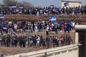 国家英雄荣耀归来！佛得角队世界杯征程结束，回国途中机场人潮涌动