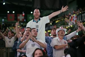太阳报:世界杯机酒门票大幅降价,英格兰球迷临时规划去看世界杯