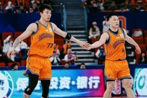 媒体人：观上海男篮人员配置，觉得他们未来能轻松夺冠