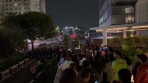墨西哥球迷深夜在英酒店外鼓乐喧天，安保未采取措施