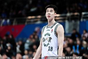 国王队夏联教练评价:郭昊文表现积极,冲击篮筐能力出众