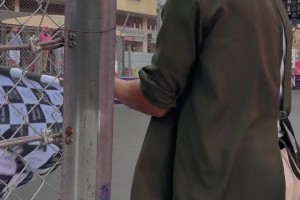 休赛期生活很爽啊！字母哥现身F1摩纳哥大奖赛，疯狂嗨皮
