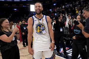 乔·约翰逊称李宁与库里签下高薪合同,库里品牌未来或将签约NBA球员