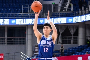 青岛队记：新赛季备战仅7人参与，段昂君外训