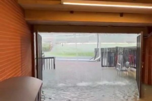 暴雨倾盆！距离阿根廷vs冰岛开赛还有1小时，球场环境状况堪忧