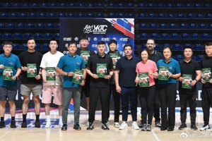 黄思静分享照片，与刘炜、张庆鹏、顾全等教练赴塞尔维亚深造
