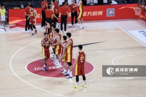 中国男篮决战在即!评论员强调:锋线和篮板优势须全力发挥!