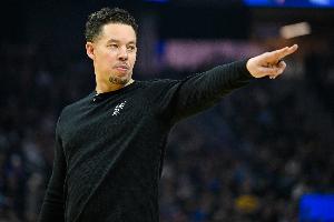 《NBA总决赛史上第四次上演黑人教练对决:米奇与迈克·布朗领衔》